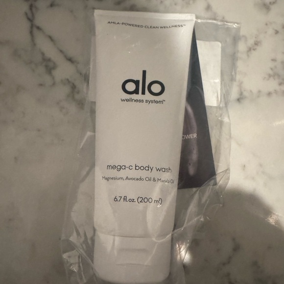 - NWT ALO YOGA MEGA C BODY WASH - Picture 2 of 4